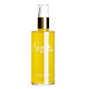 Huile biologique Graelle, utilisée pour des soins visage ONA à l'institut de beauté à Alfortville, France.