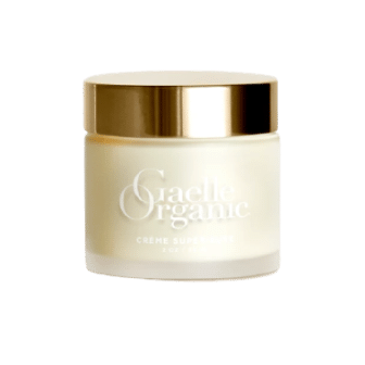 Crème hydratante de luxe utilisée lors des soins visage ONA à l'institut de beauté d'Alfortville, France.